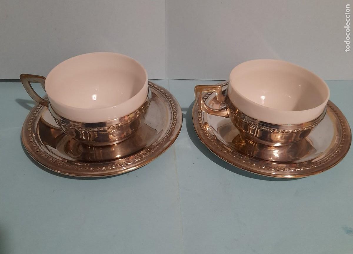 Antig&uuml;edades: 2 Tazas plateadas con pocillos de opalina y 2 platos. - Foto 1