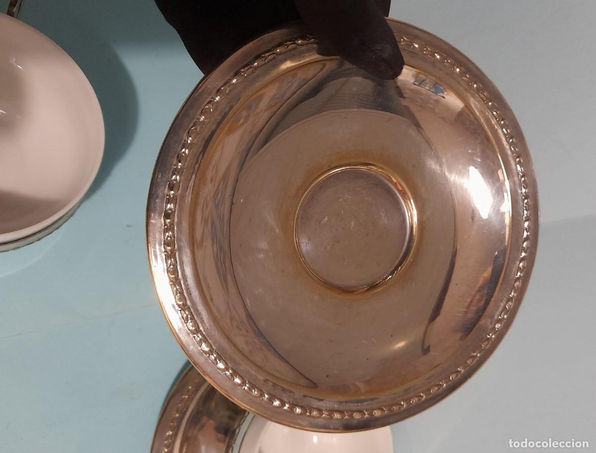 Antig&uuml;edades: 2 Tazas plateadas con pocillos de opalina y 2 platos. - Foto 5