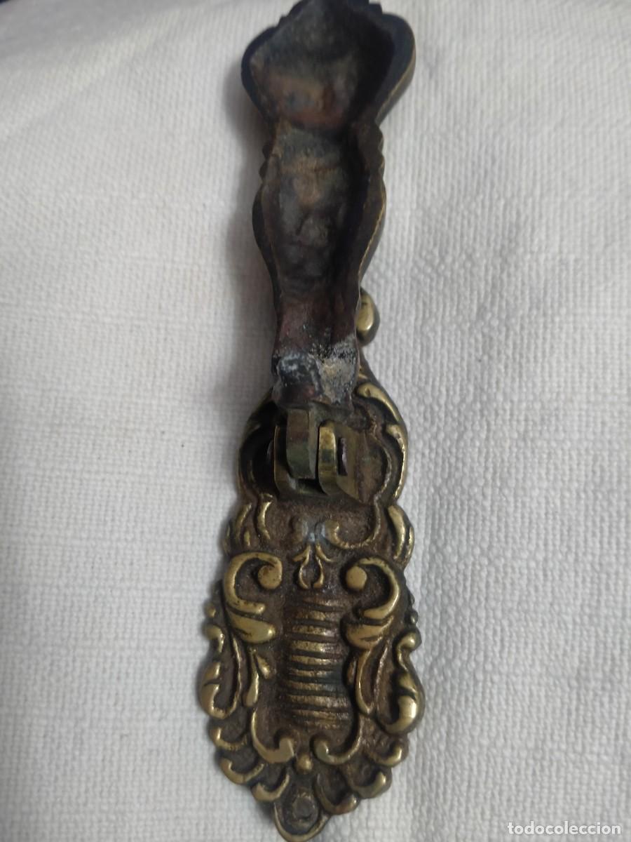 Antig&uuml;edades: Tirador antiguo de bronce. - Foto 2