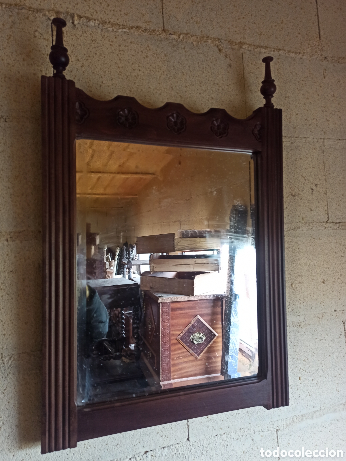 Antig&uuml;edades: Espejo rectangular con detalles tallados - Foto 1