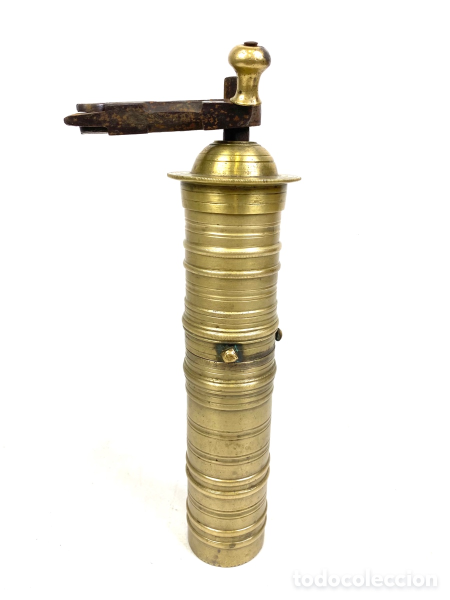 Antig&uuml;edades: MOLINILLO DE PIMIENTA DE VIAJE - BRONCE Y HIERRO - SIGLO XIX - 25 CM