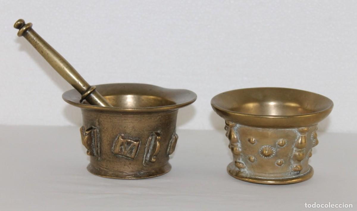Antig&uuml;edades: Dos antiguos morteros en bronce con decoraci&oacute;n - Foto 1