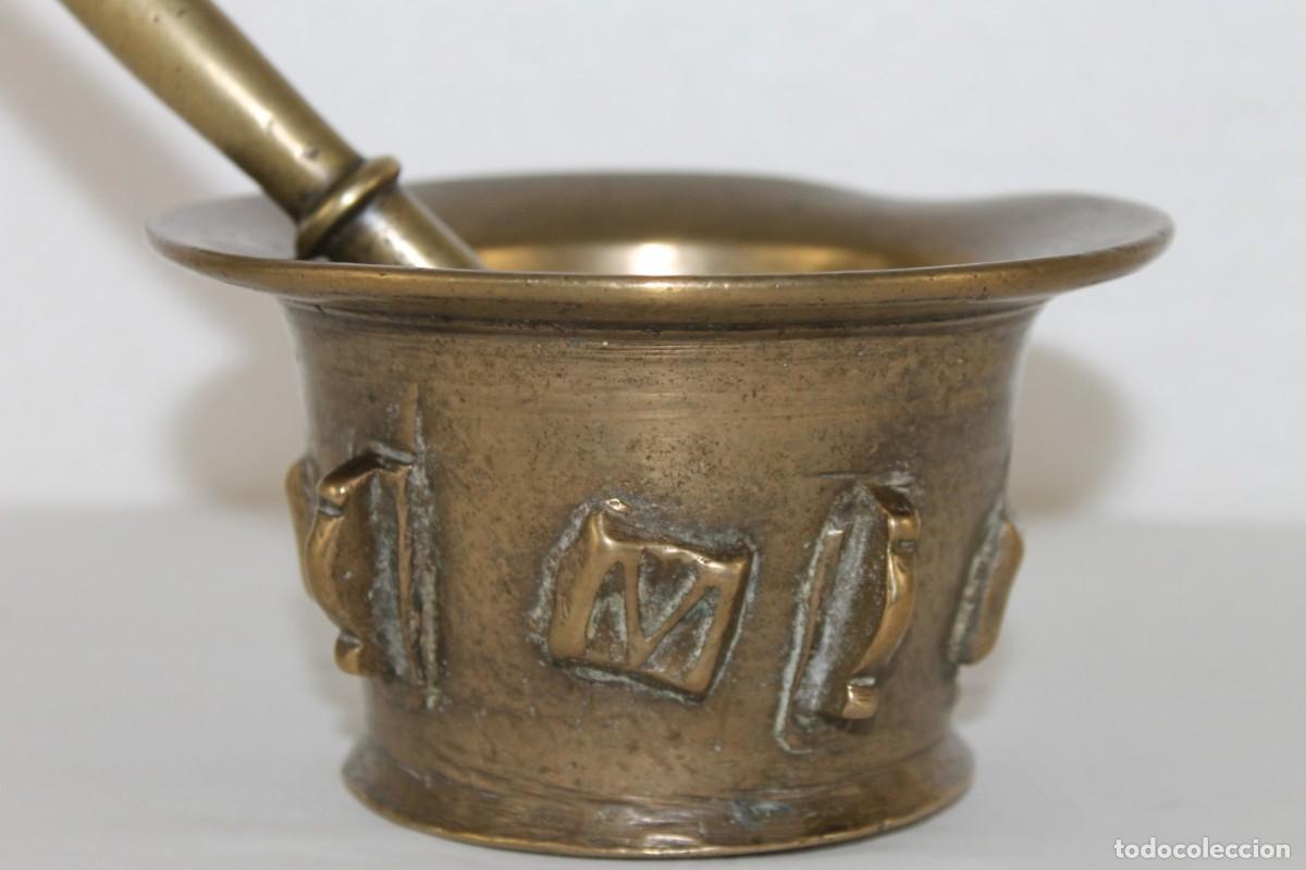 Antig&uuml;edades: Dos antiguos morteros en bronce con decoraci&oacute;n - Foto 2
