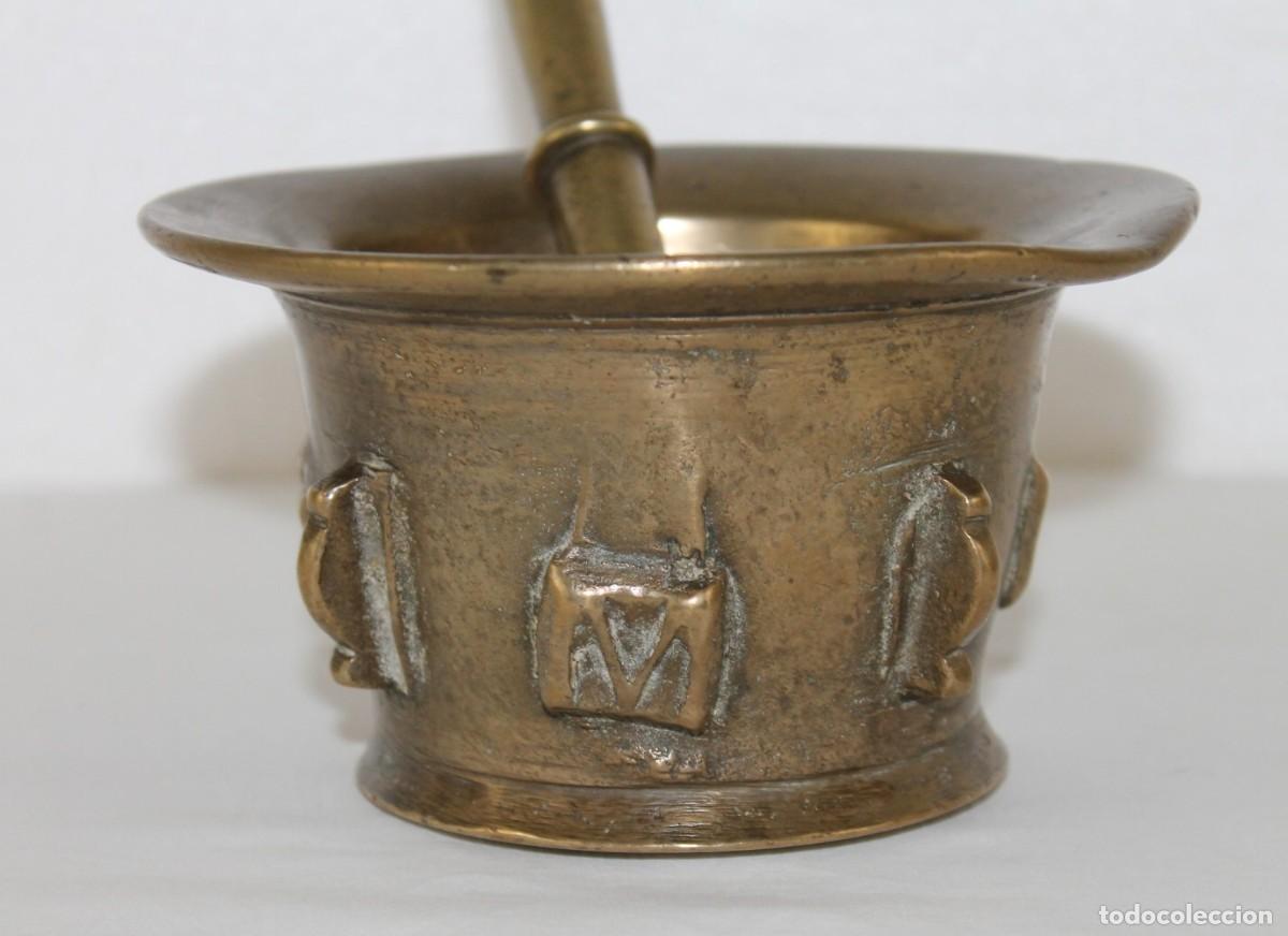 Antig&uuml;edades: Dos antiguos morteros en bronce con decoraci&oacute;n - Foto 3
