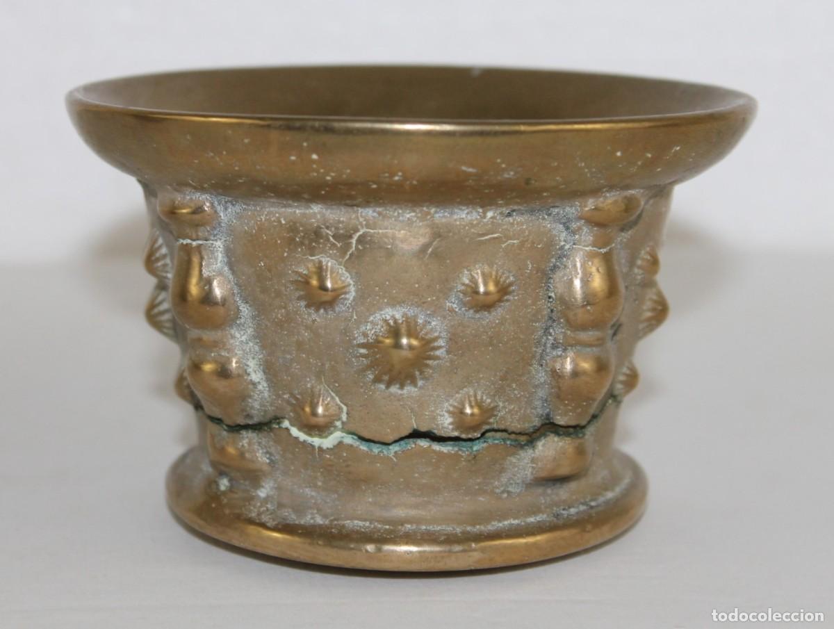 Antig&uuml;edades: Dos antiguos morteros en bronce con decoraci&oacute;n - Foto 7