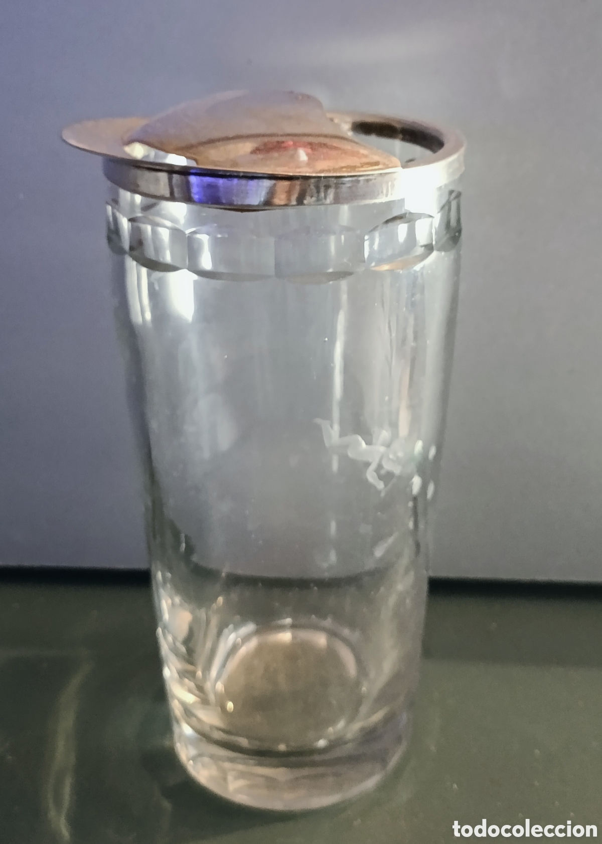 Antig&uuml;edades: Antiguo vaso cocktelero de cristal tallado y plata - Foto 1