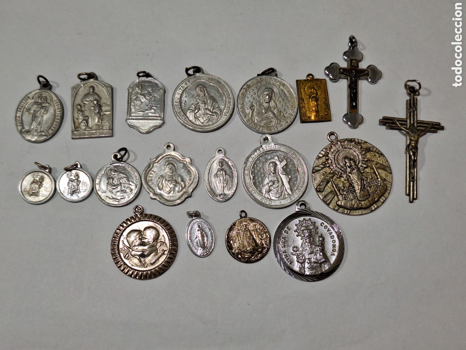 Antig&uuml;edades: Lote medallas religiosas . - Foto 1