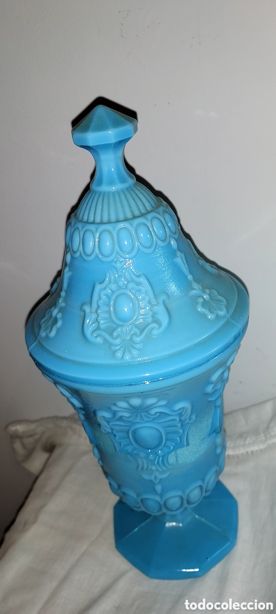 Antig&uuml;edades: COPA CON TAPA EN OPALINA AZUL TURQUESA MIDE 31 DE ALTO - Foto 2