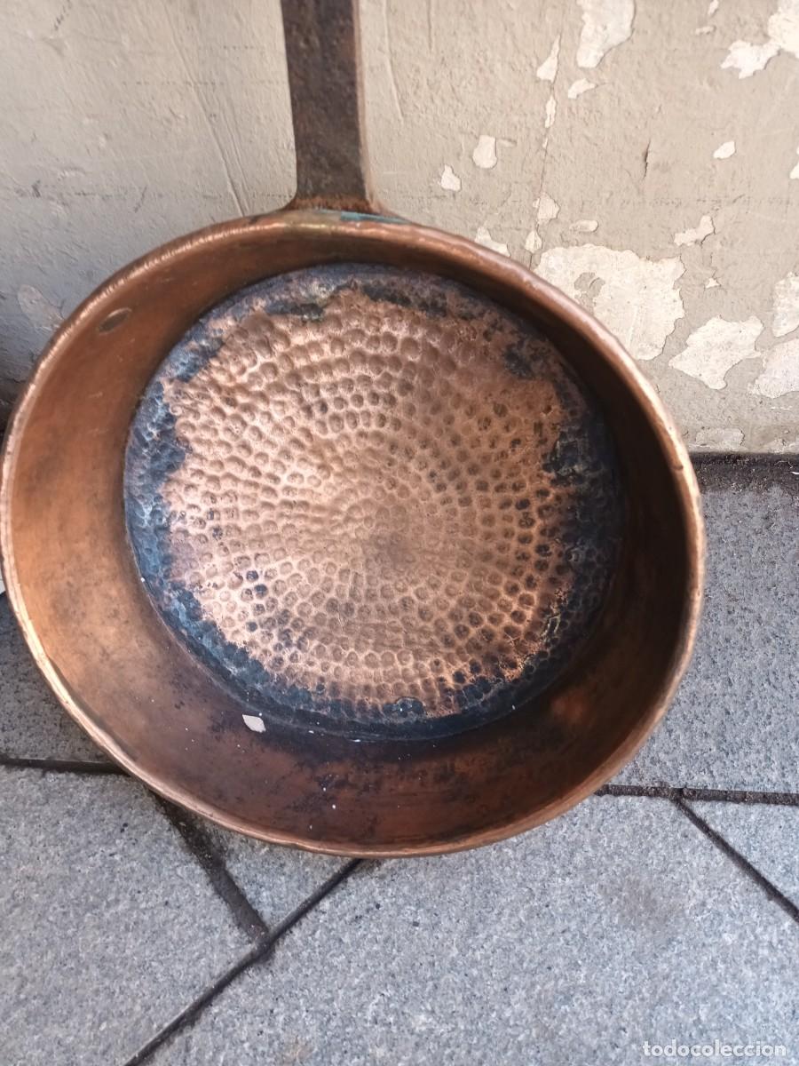 Antig&uuml;edades: Sart&eacute;n de cobre repujado - Foto 2