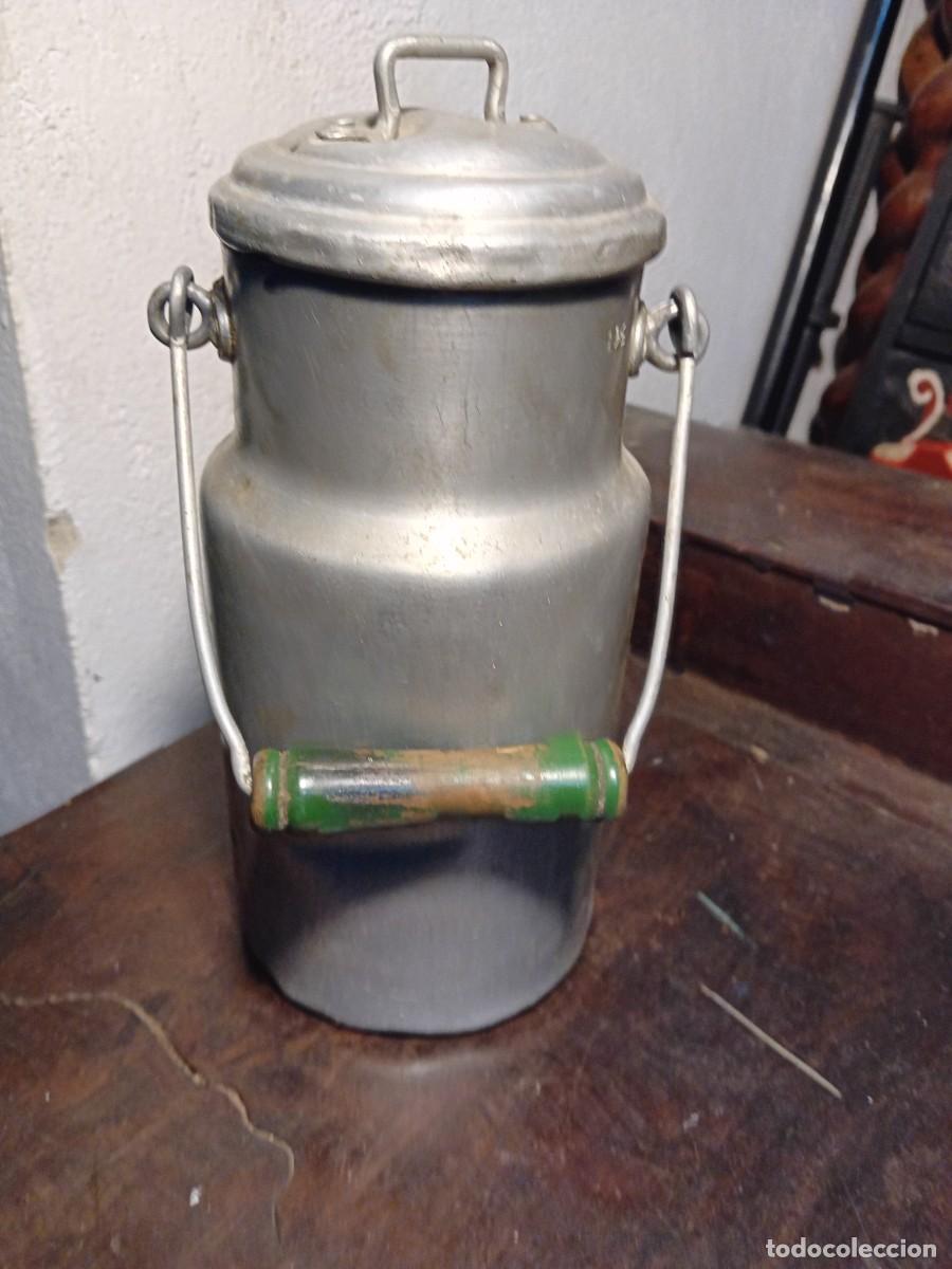 Antig&uuml;edades: Antigua lechera de aluminio - Foto 1