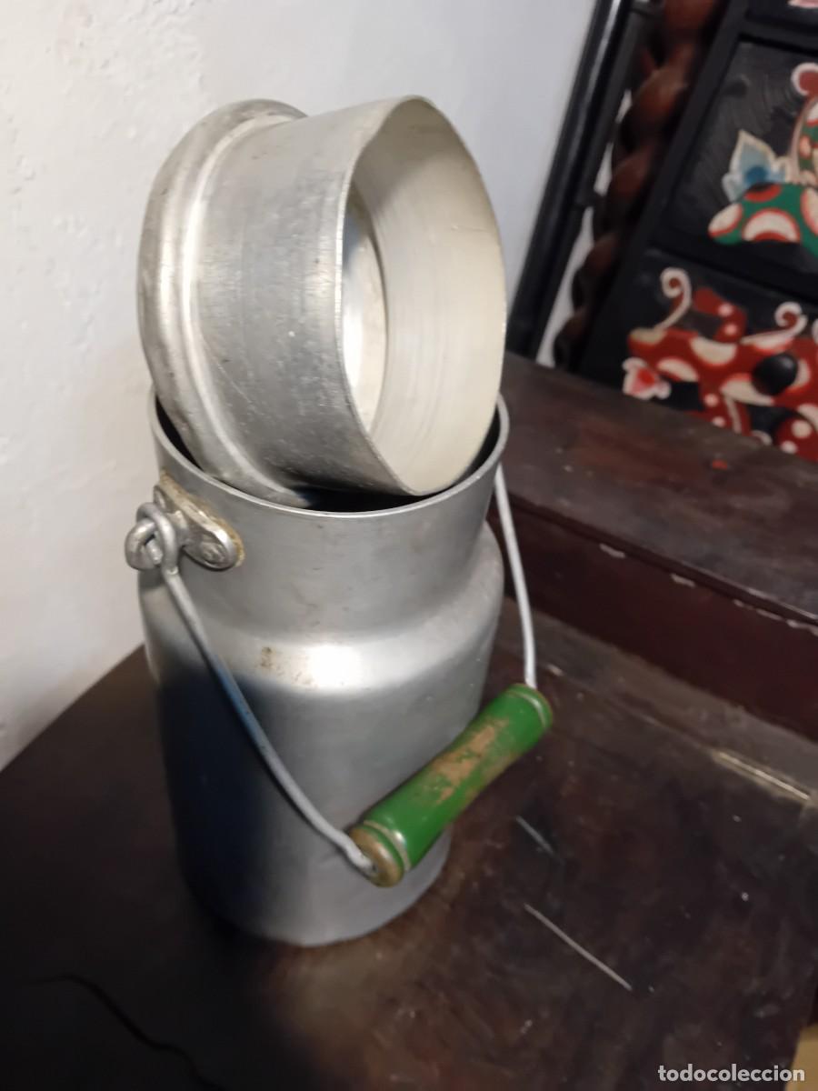 Antig&uuml;edades: Antigua lechera de aluminio - Foto 2