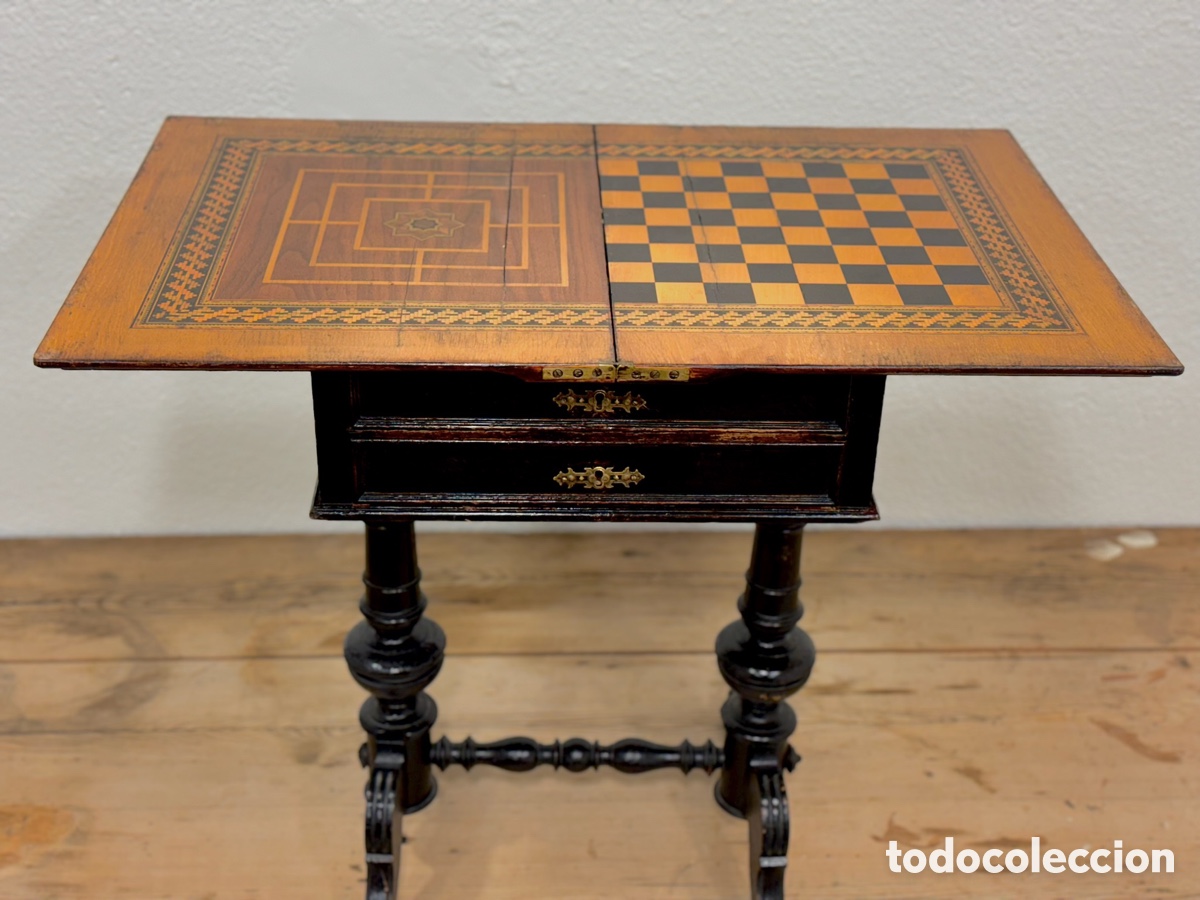 Antig&uuml;edades: Mesa costurera con ajedrez siglo XIV - Foto 1