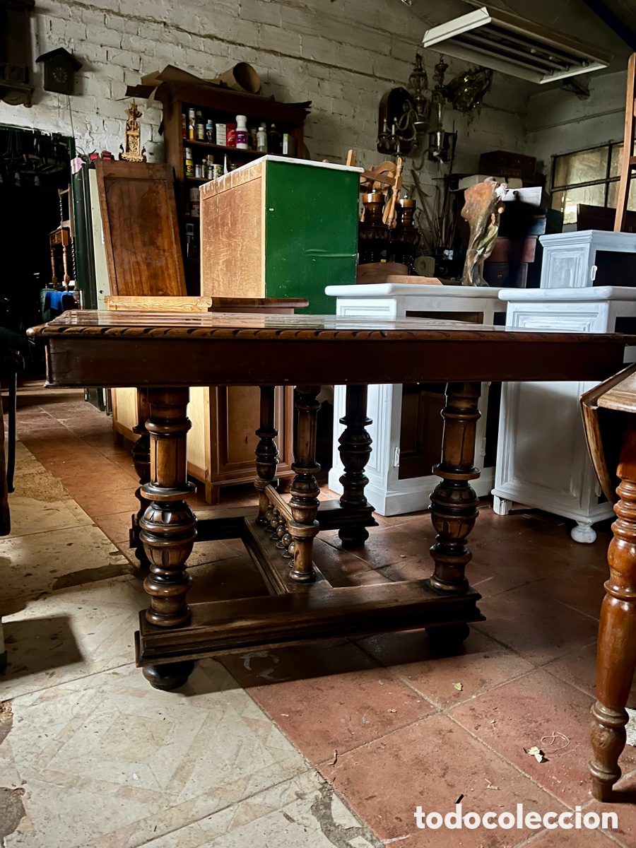 Antig&uuml;edades: Mesa de comedor Alfonsina en madera de nogal. - Foto 2