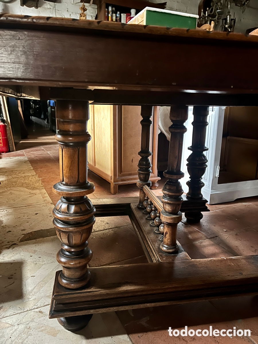 Antig&uuml;edades: Mesa de comedor Alfonsina en madera de nogal. - Foto 5