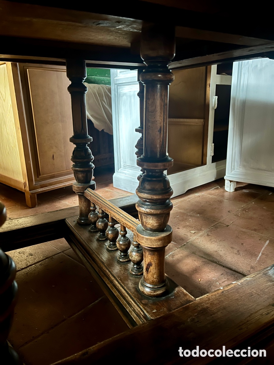 Antig&uuml;edades: Mesa de comedor Alfonsina en madera de nogal. - Foto 6