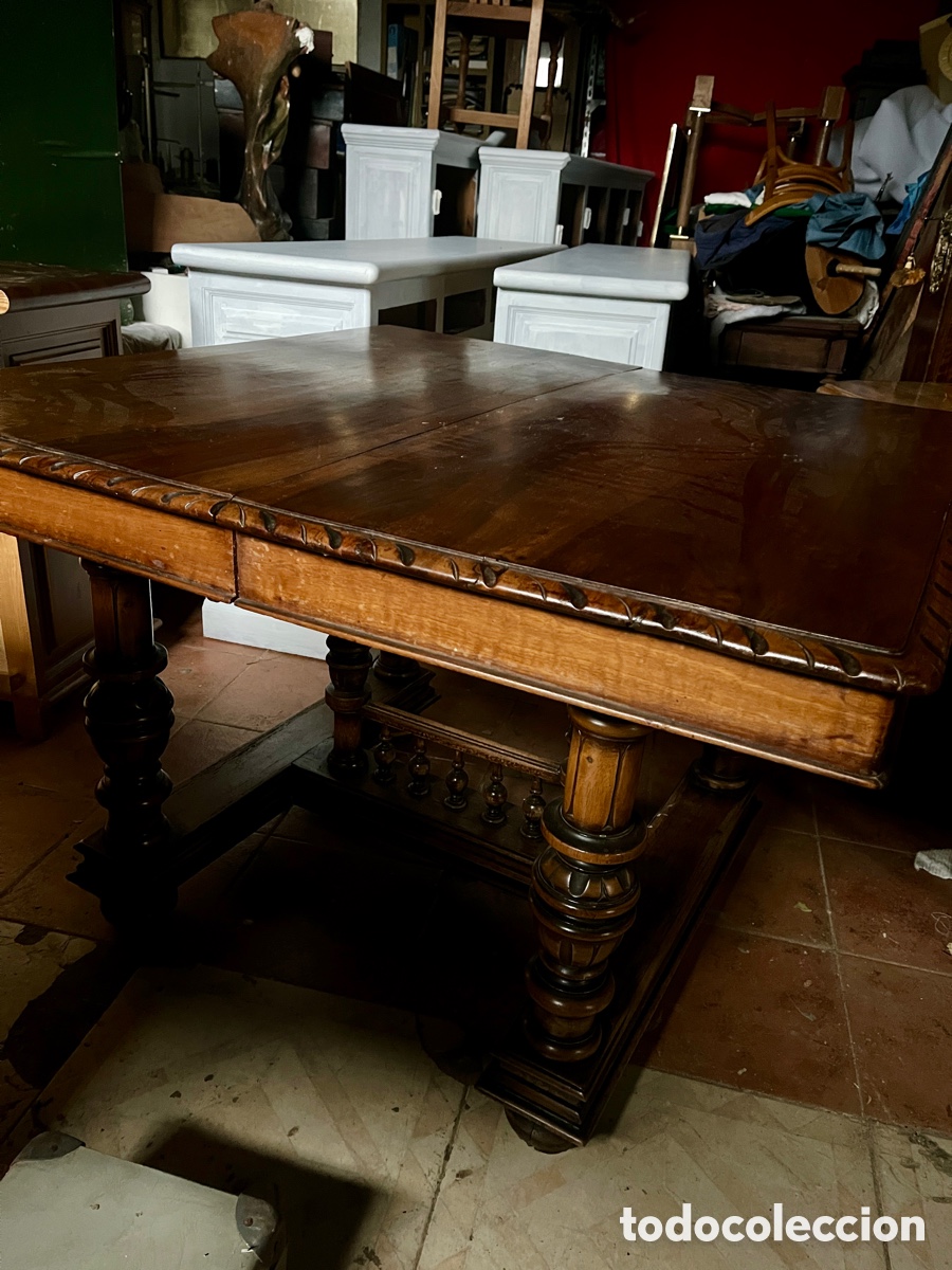 Antig&uuml;edades: Mesa de comedor Alfonsina en madera de nogal. - Foto 1