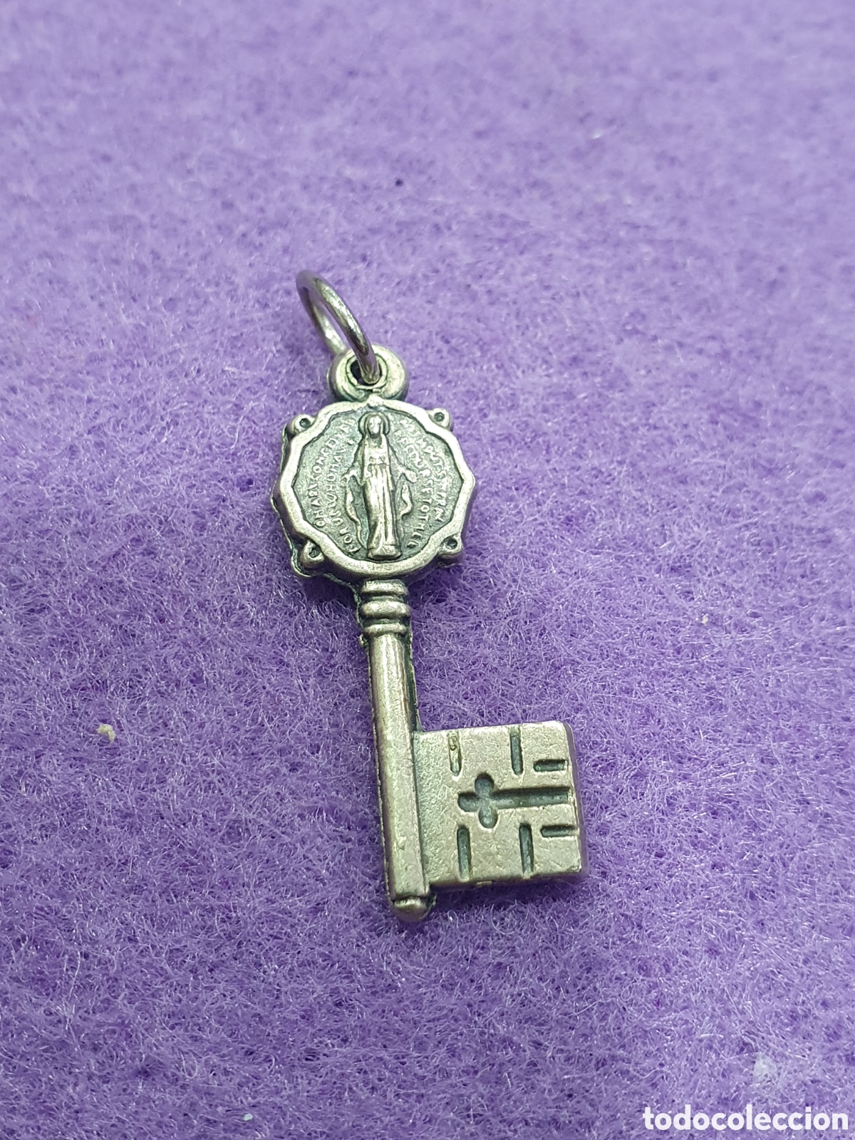Antig&uuml;edades: Colgante llave virgen. (L9) - Foto 1