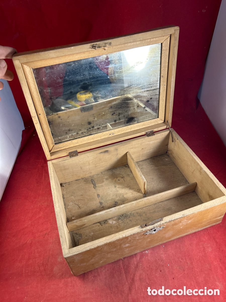 Antig&uuml;edades: Caja de madera - Foto 2