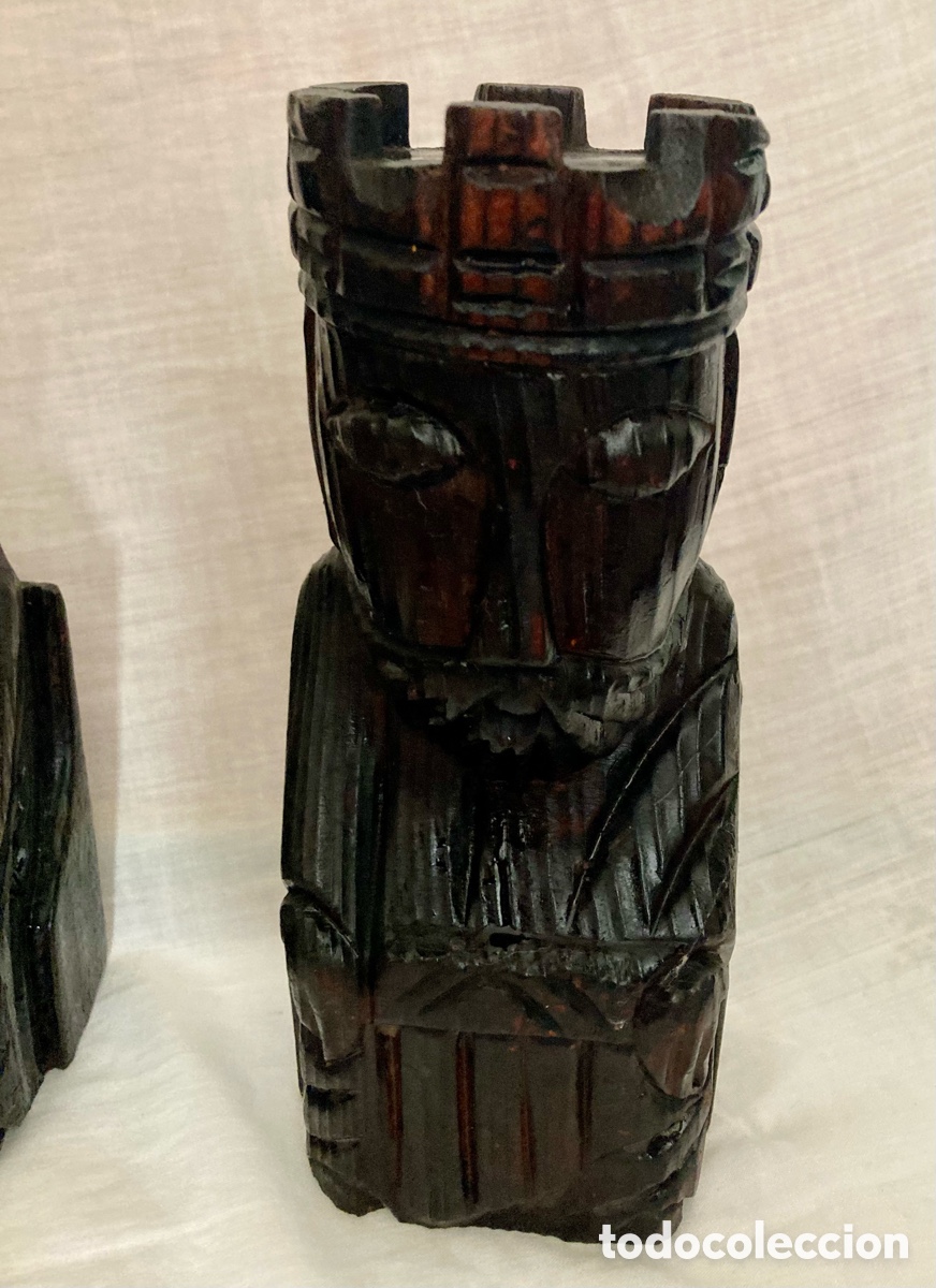 Antig&uuml;edades: DOS SUJETALIBROS TALLADOS EN MADERA - Foto 3