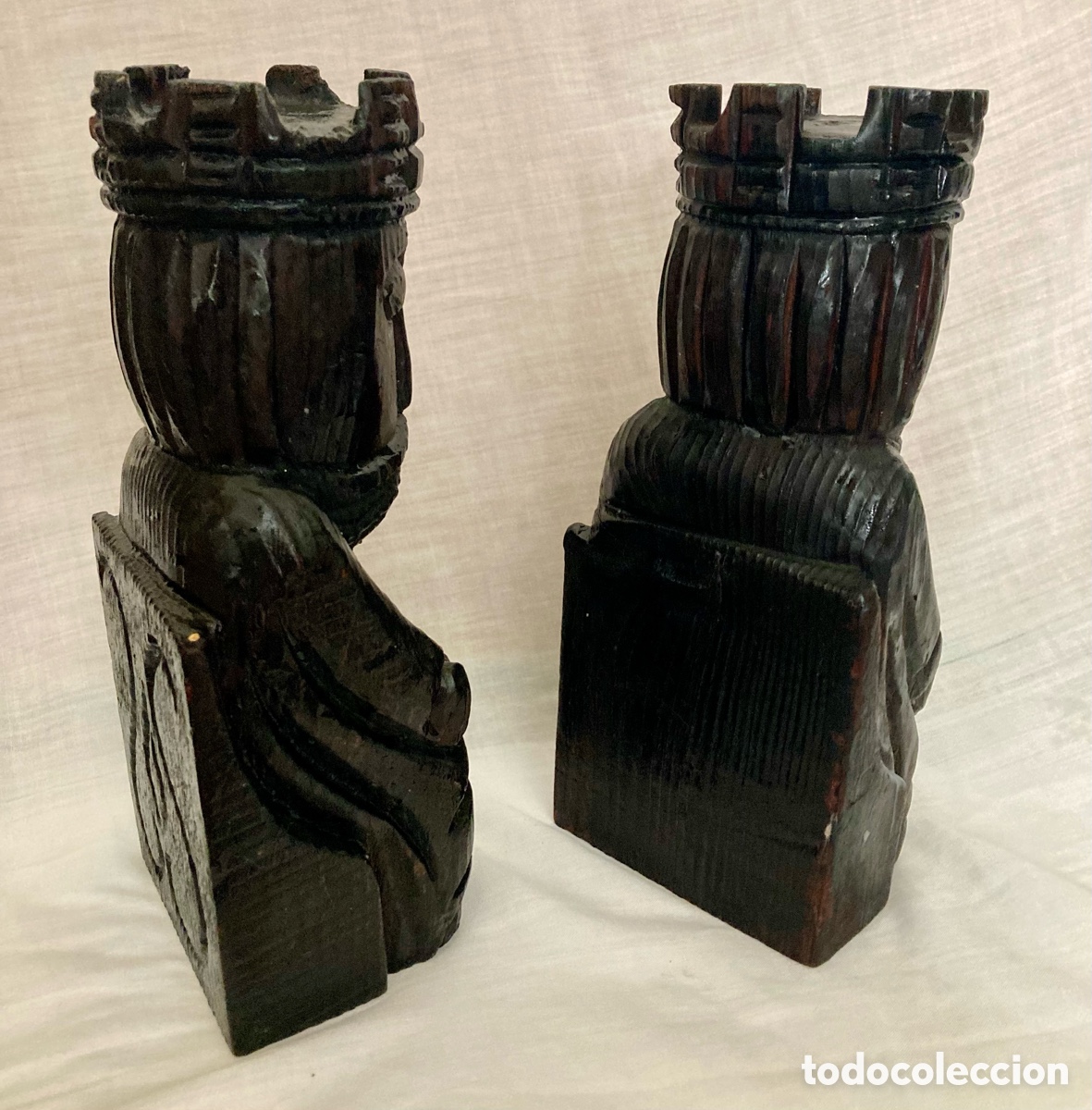 Antig&uuml;edades: DOS SUJETALIBROS TALLADOS EN MADERA - Foto 4