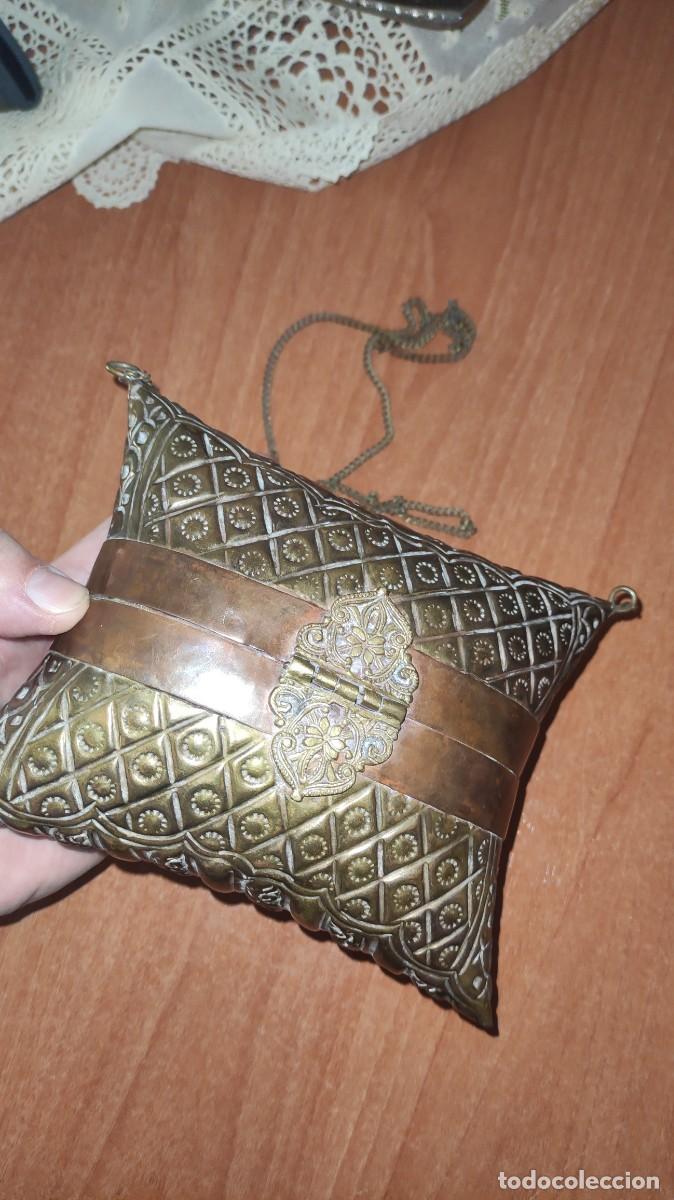 Antig&uuml;edades: Bolso de lat&oacute;n repujado y cobre . Arabe. - Foto 2