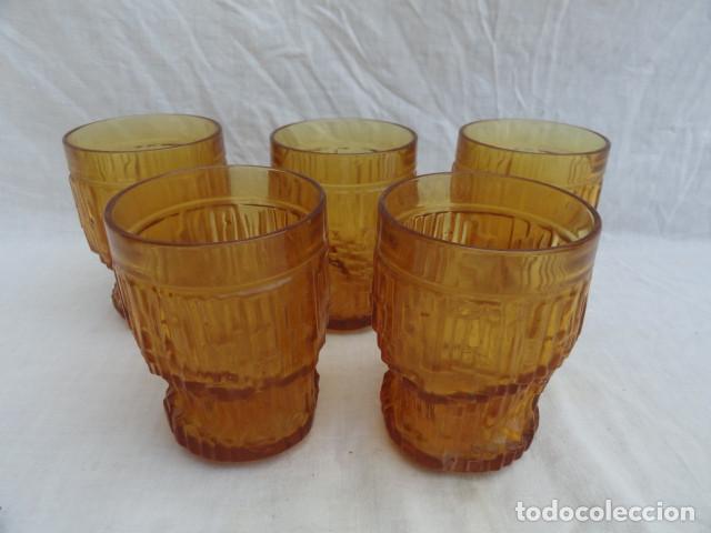 Antig&uuml;edades: 5 VASOS CRISTAL COLOR AMBAR. - Foto 1