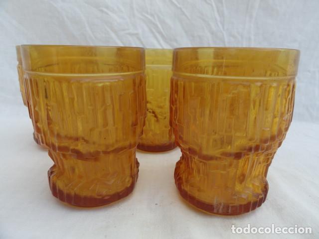 Antig&uuml;edades: 5 VASOS CRISTAL COLOR AMBAR. - Foto 2