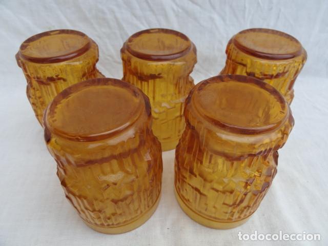 Antig&uuml;edades: 5 VASOS CRISTAL COLOR AMBAR. - Foto 4