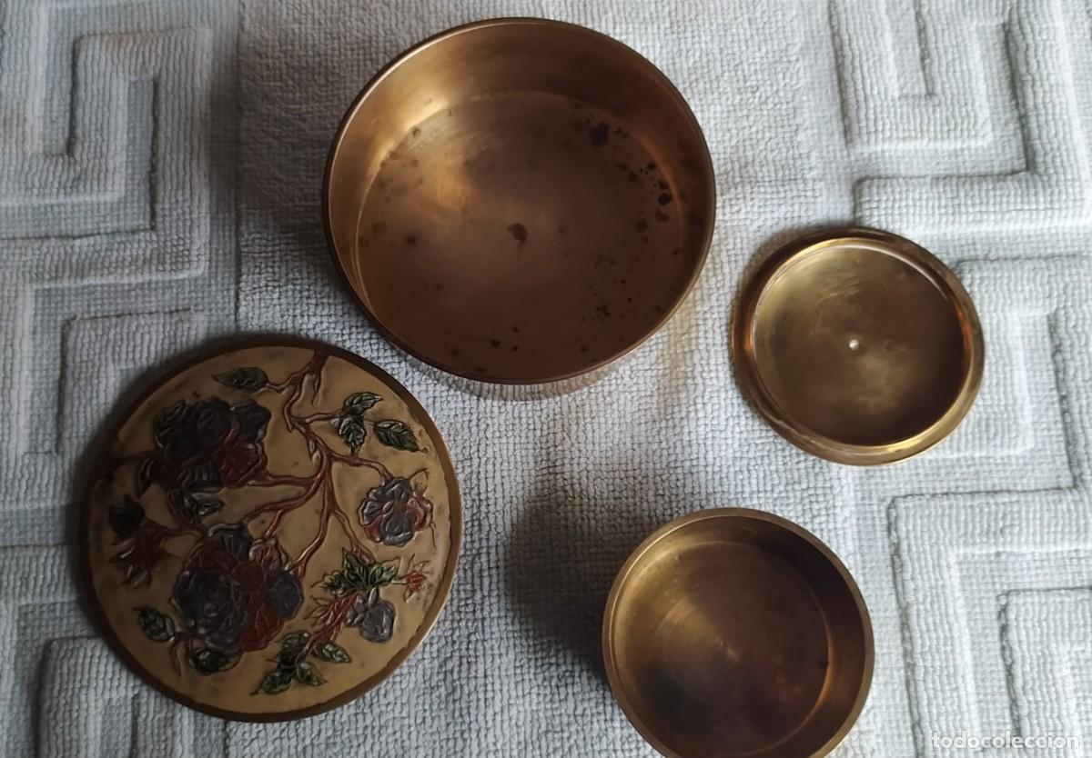 Antig&uuml;edades: cajas de bronce, circulares con decoracion floral - Foto 1
