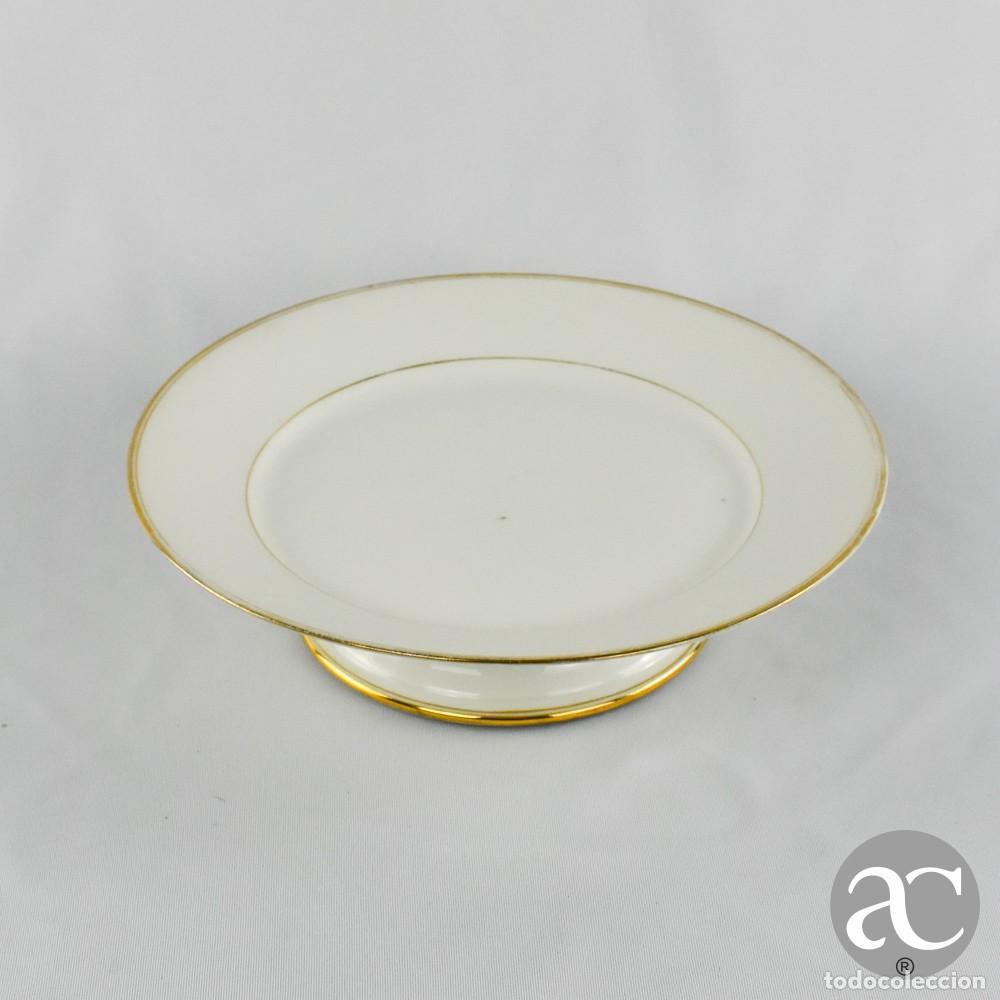Antig&uuml;edades: Plato de porcelana con pie LIMOGES - Foto 1