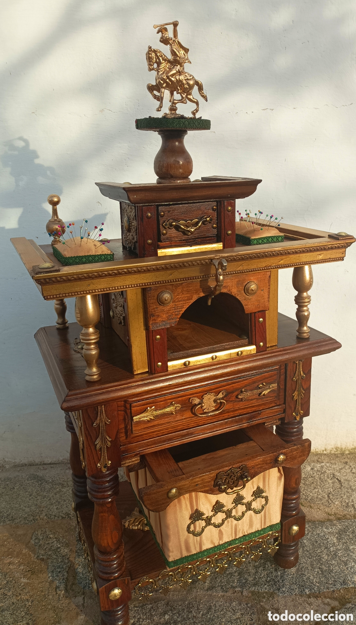 Antig&uuml;edades: Costurero de madera ,metal y bronce - Foto 3