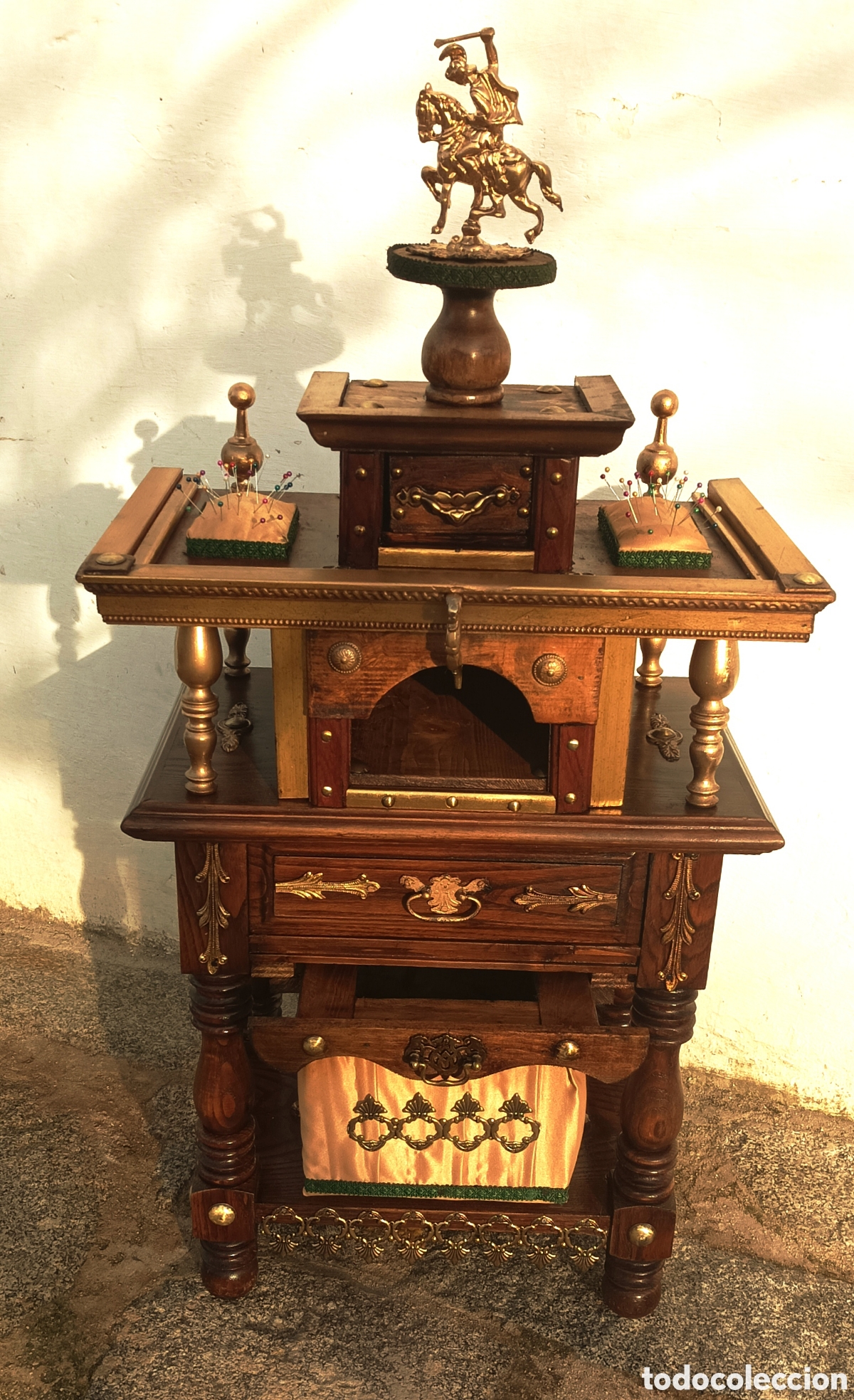 Antig&uuml;edades: Costurero de madera ,metal y bronce - Foto 1