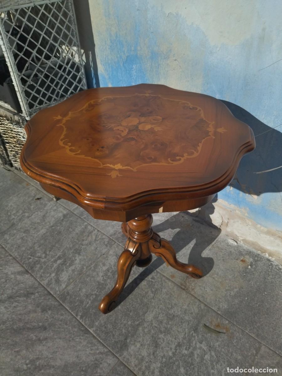 Antig&uuml;edades: Mesa auxiliar estilo franc&eacute;s con marqueter&iacute;a. - Foto 10