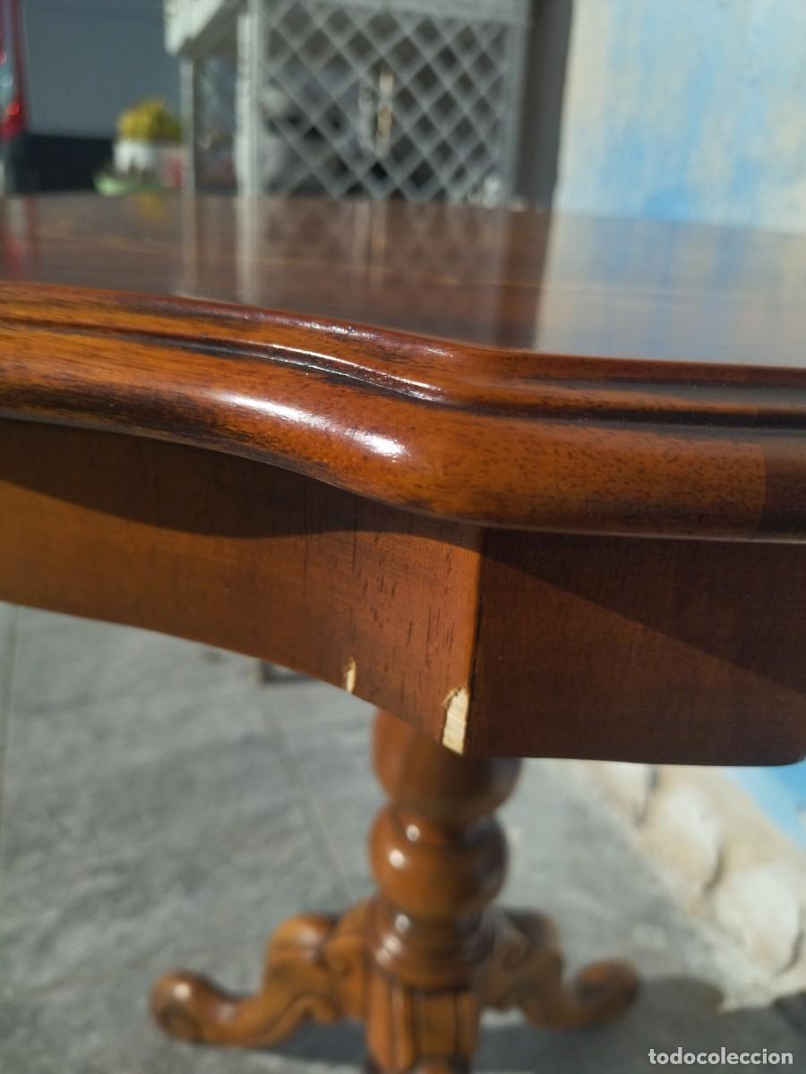 Antig&uuml;edades: Mesa auxiliar estilo franc&eacute;s con marqueter&iacute;a. - Foto 13