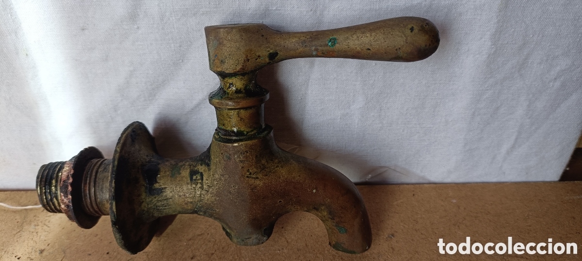 Antig&uuml;edades: Grifo antiguo, desconozco material - Foto 3