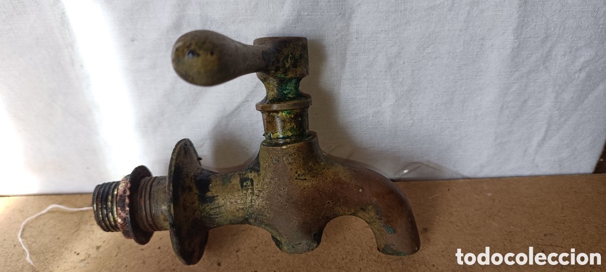 Antig&uuml;edades: Grifo antiguo, desconozco material - Foto 4