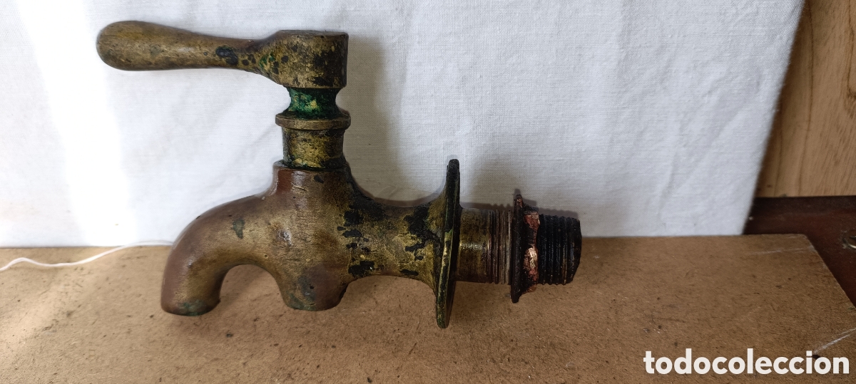 Antig&uuml;edades: Grifo antiguo, desconozco material - Foto 1