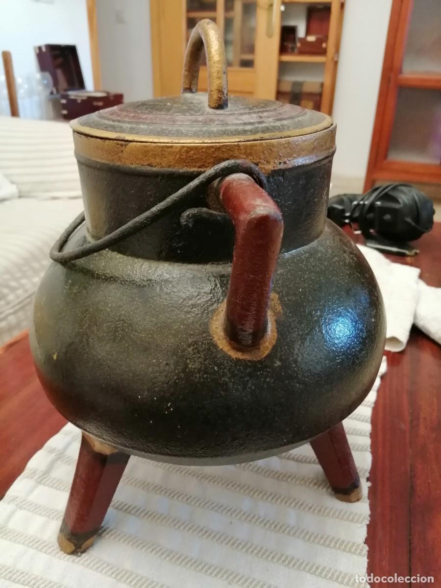 Antig&uuml;edades: Antigua olla de hierro fundido. - Foto 3
