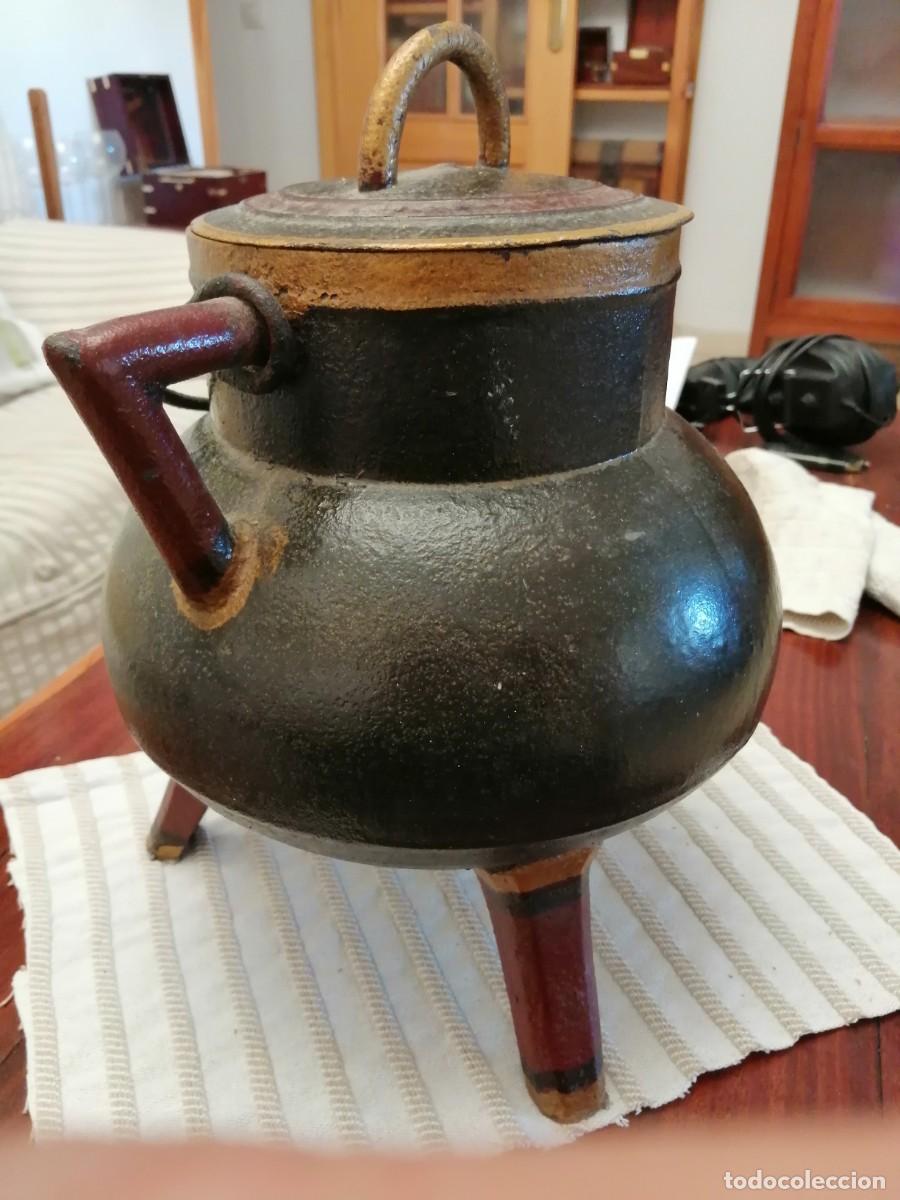 Antig&uuml;edades: Antigua olla de hierro fundido. - Foto 4