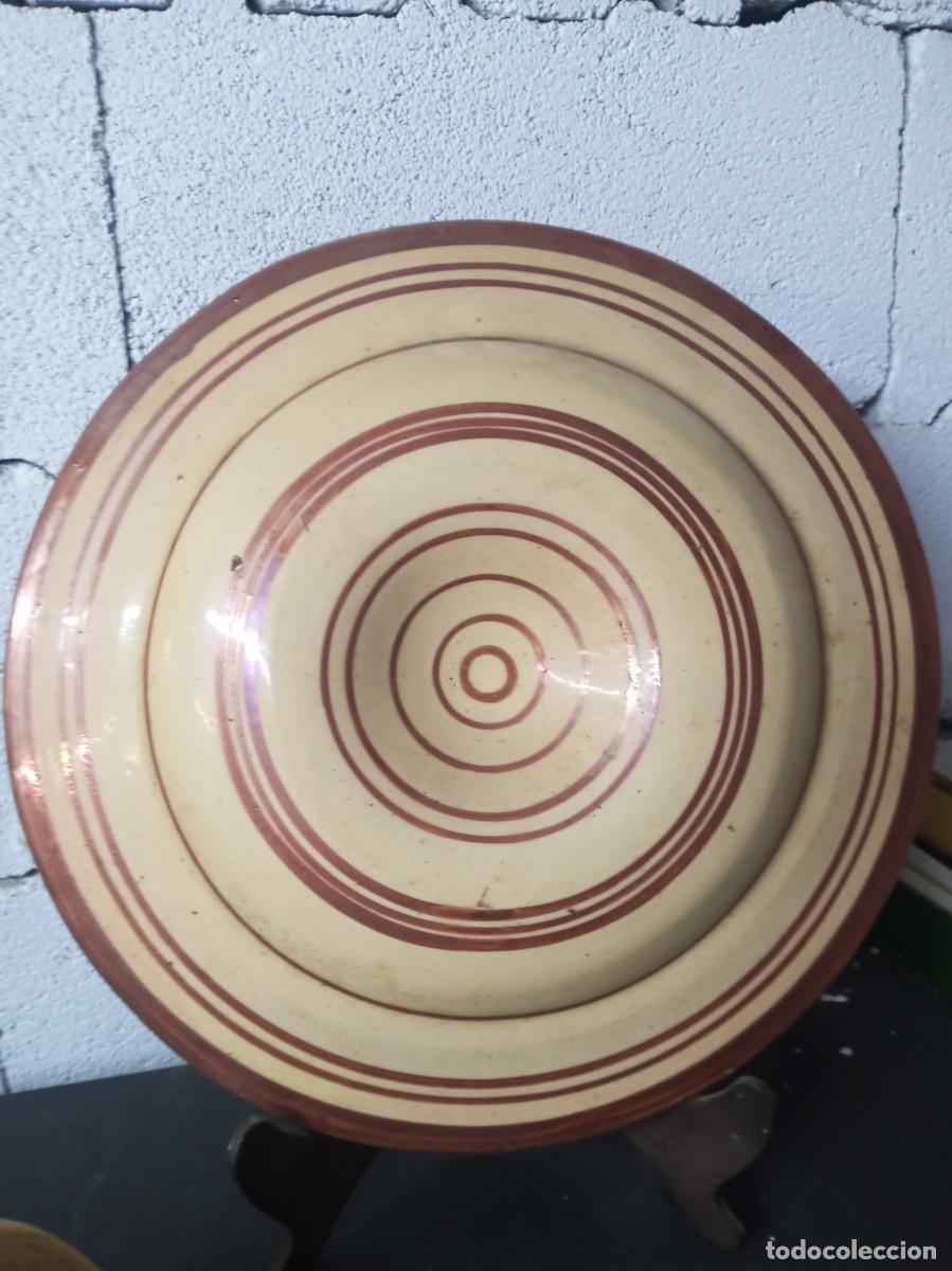 Antig&uuml;edades: Plato de reflejo en cer&aacute;mica de Manises (36 cm) - Foto 2