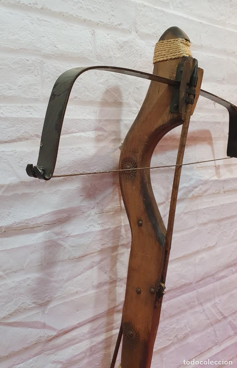 Antig&uuml;edades: Ballesta de madera - Foto 1