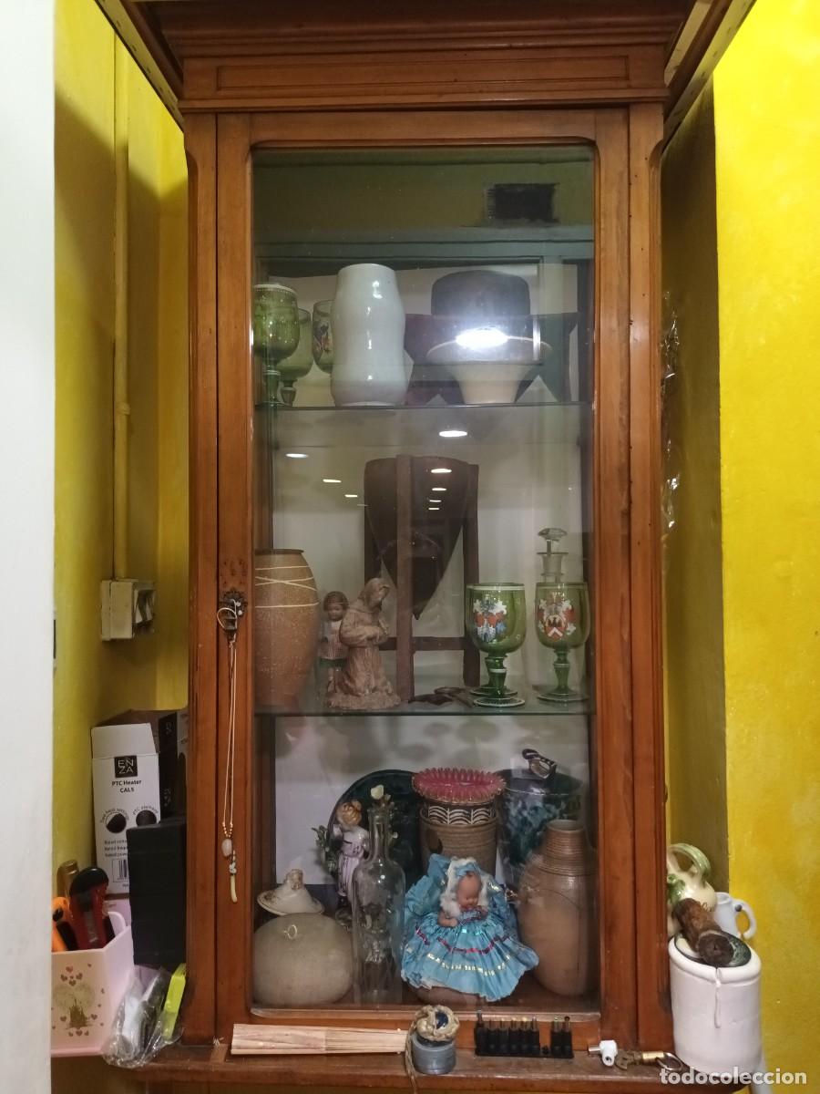 Antig&uuml;edades: Vitrina de madera - Foto 1