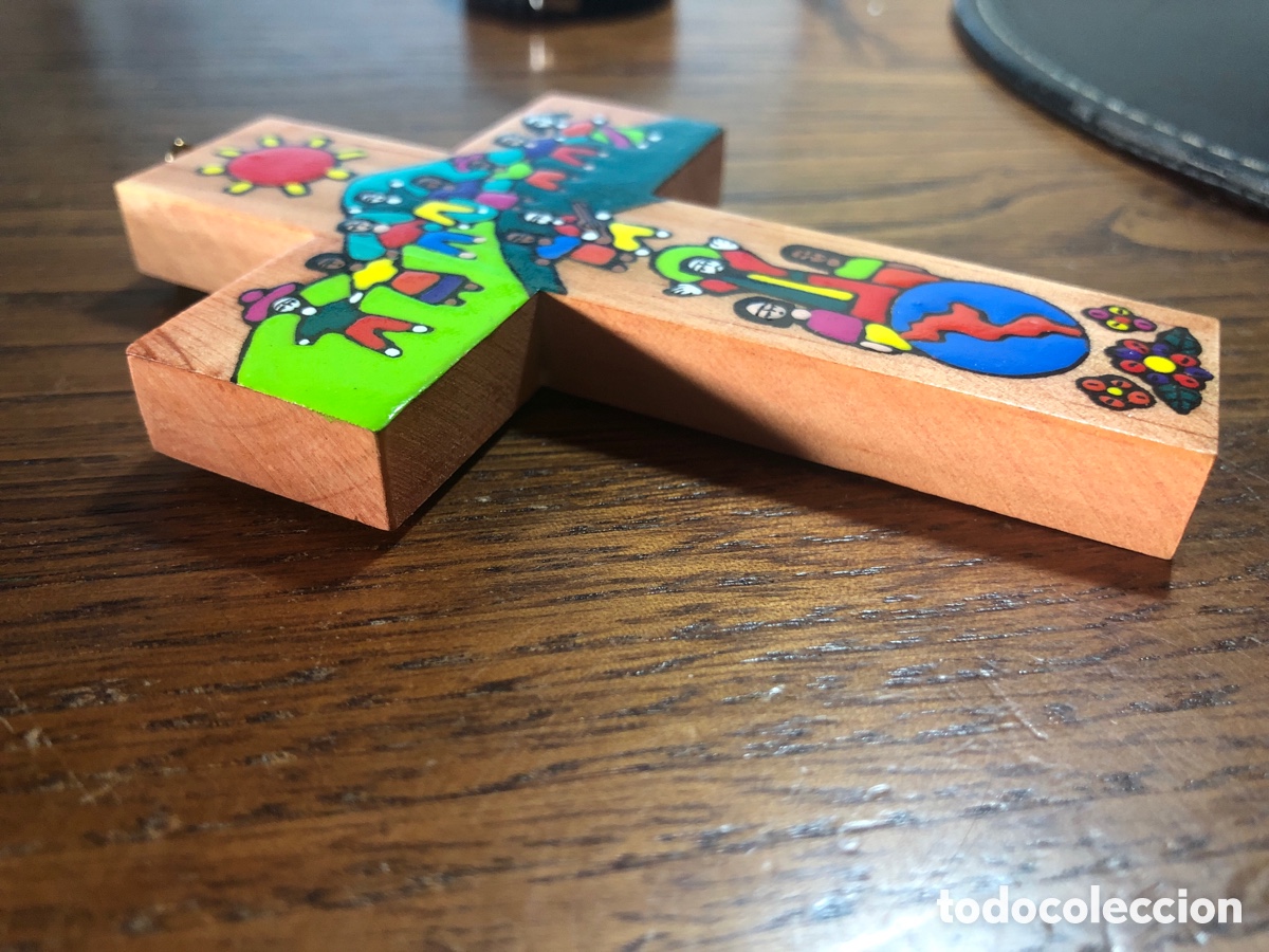 Antig&uuml;edades: Cruz de madera pintada para colgar - Foto 4