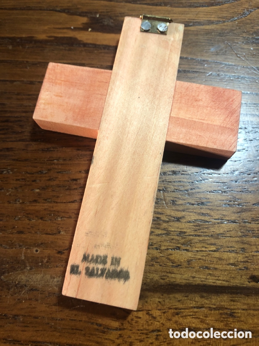Antig&uuml;edades: Cruz de madera pintada para colgar - Foto 5