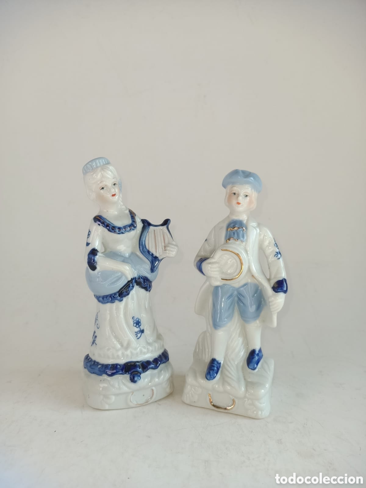 Oggetti Antichi: Bella pareja m&uacute;sicos de porcelana Taiwan. 16 ctms altura