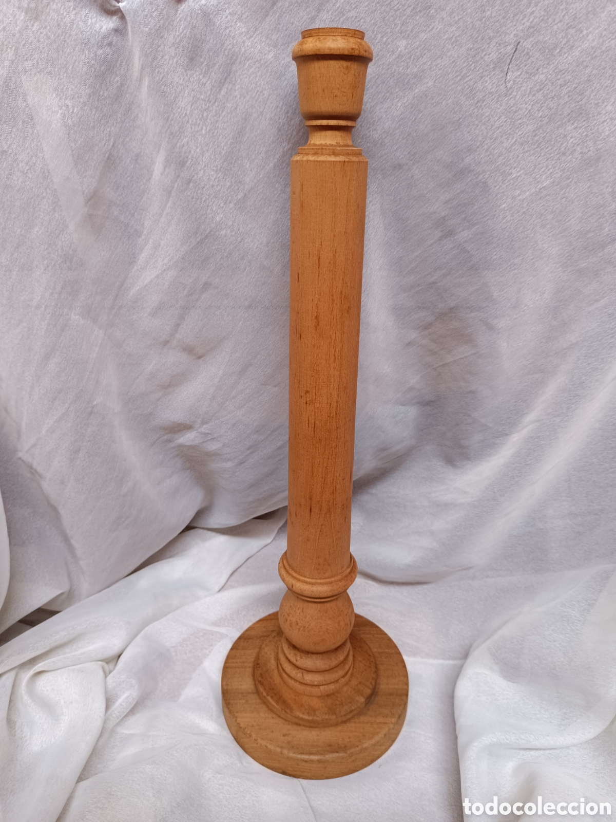 Antig&uuml;edades: Pie de lampara tallado de madera - Foto 1