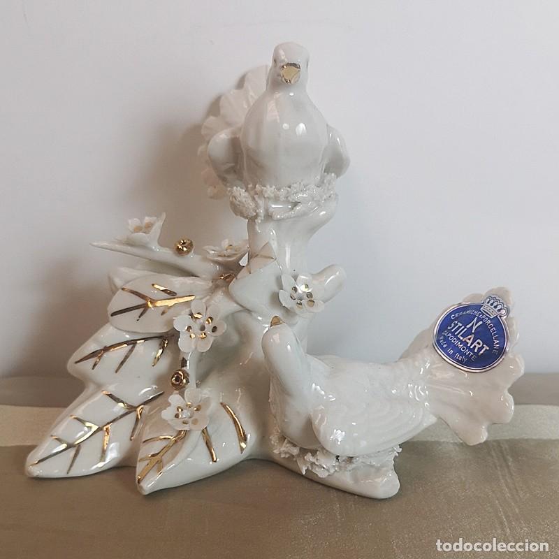 Antig&uuml;edades: Figura Palomas Capodimonte - Foto 1