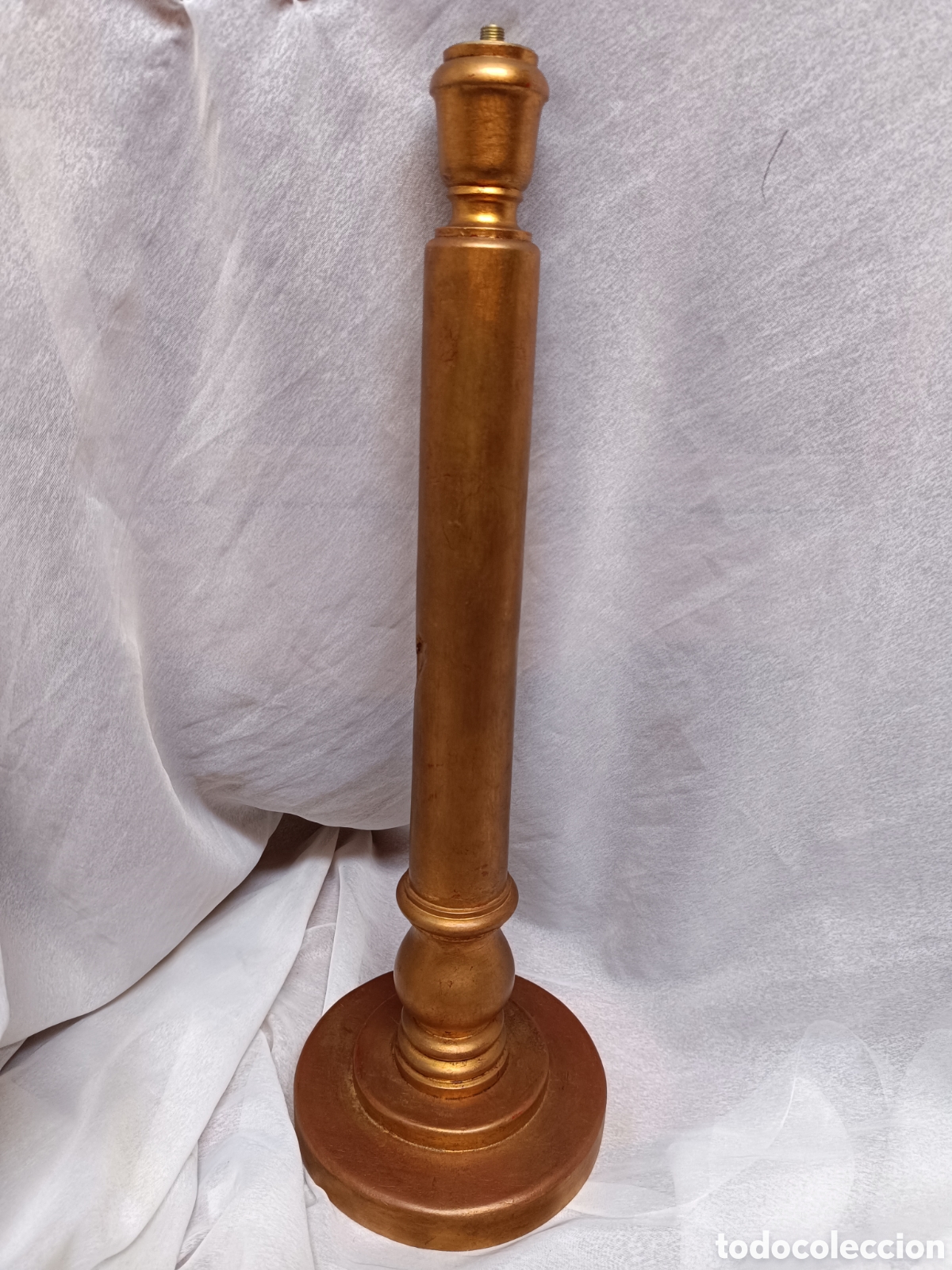 Antig&uuml;edades: Pie de lampara de madera dorado - Foto 1
