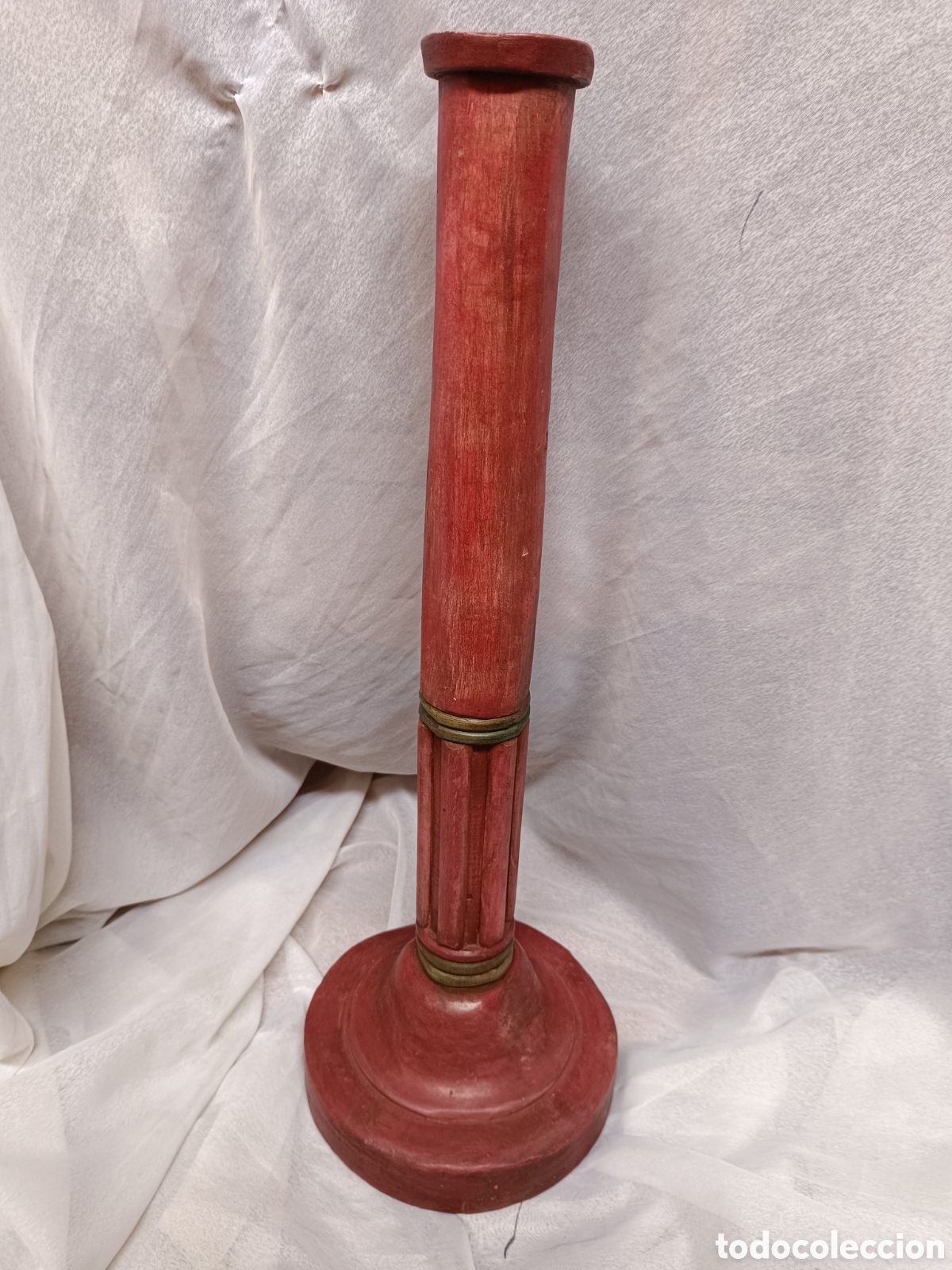 Antig&uuml;edades: Antiguo pie de lampara de madera tallada granate - Foto 1
