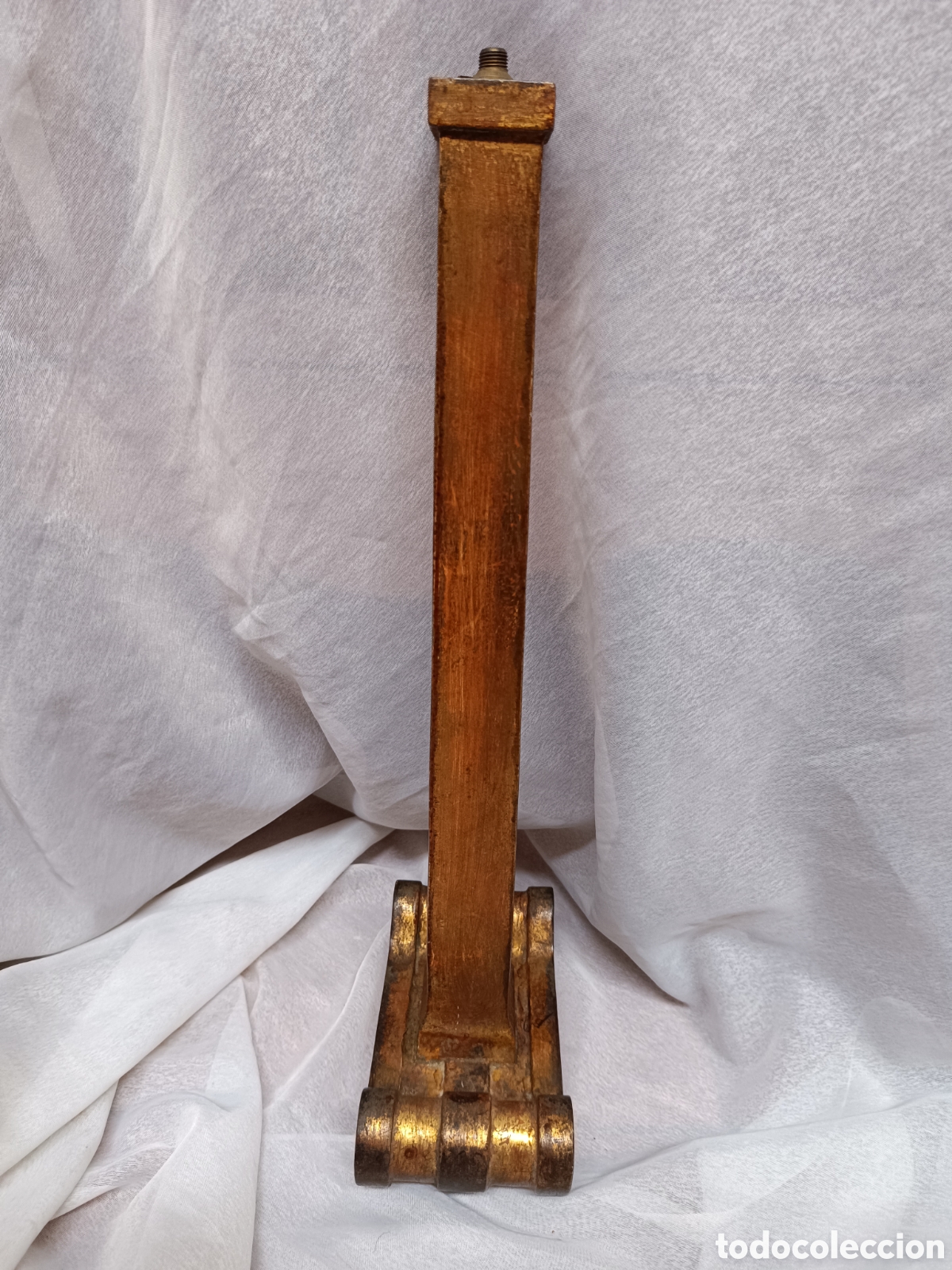 Antig&uuml;edades: Antiguo pie de lampara de madera dorado - Foto 2